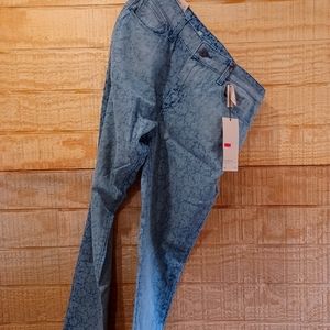 Levi High Rise Jeans